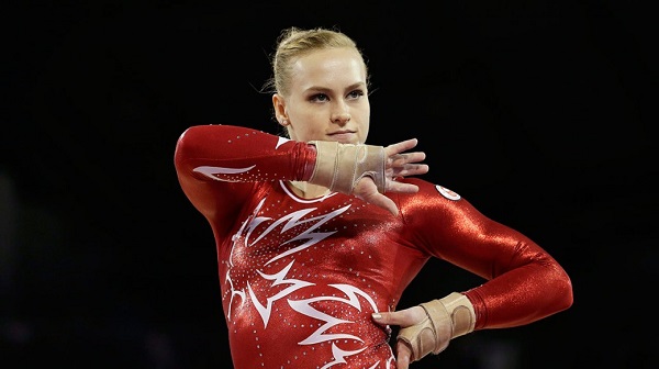 black_ellie-1040x572