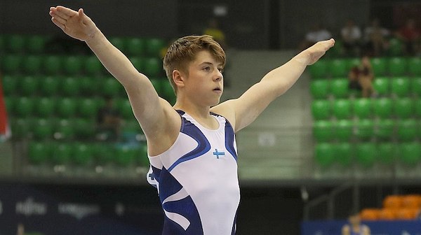 800px-2019-06-27_1st_FIG_Artistic_Gymnastics_JWCH_Men's_All-around_competition_Subdivision_4_Vault_(Martin_Rulsch)_241